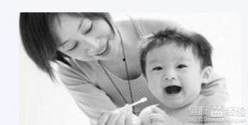 婴儿打屁股针视频,勇敢小勇士的坚强瞬间